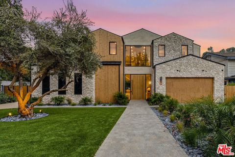 Photo of 4816 Oak Park Avenue, Encino, CA 91316 (MLS # 25624649)