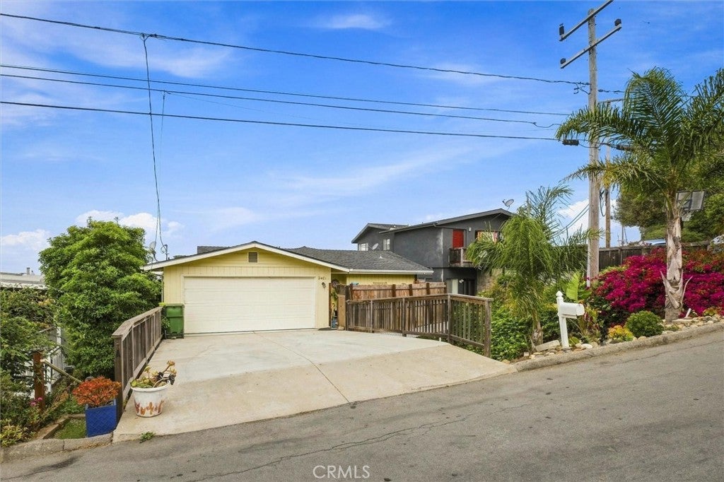 2481 Nutmeg Avenue