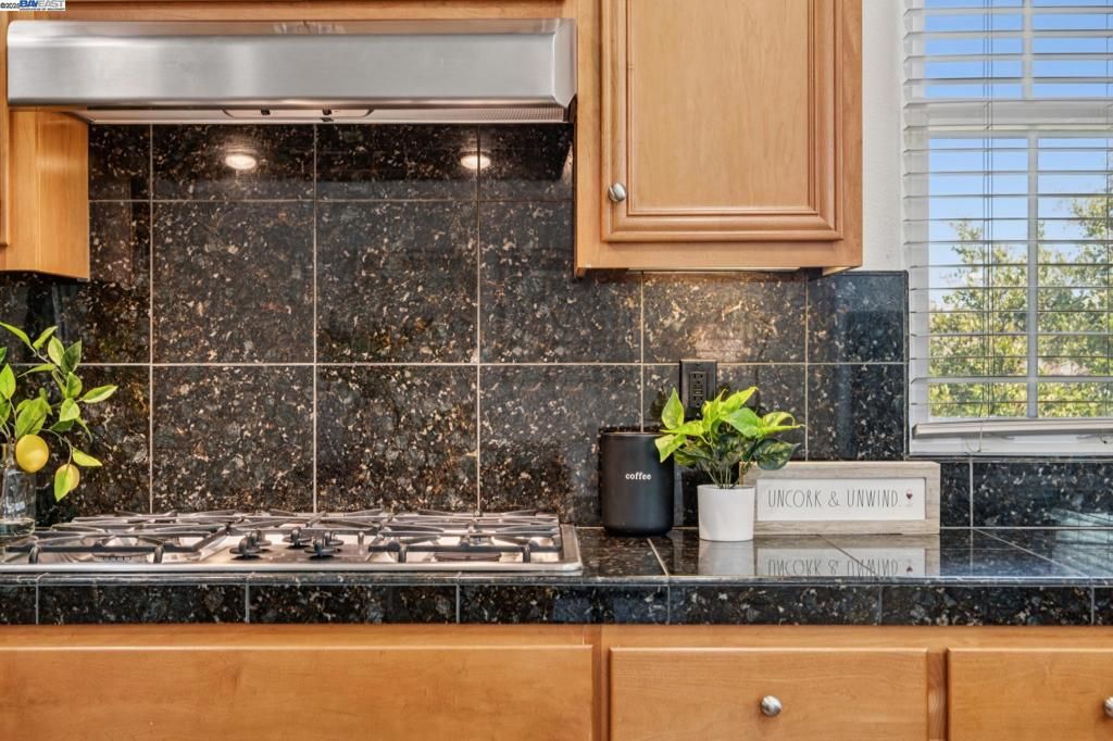 Photo of 8857 Oliver Pl, Dublin, CA 94568 (MLS # 41115705)