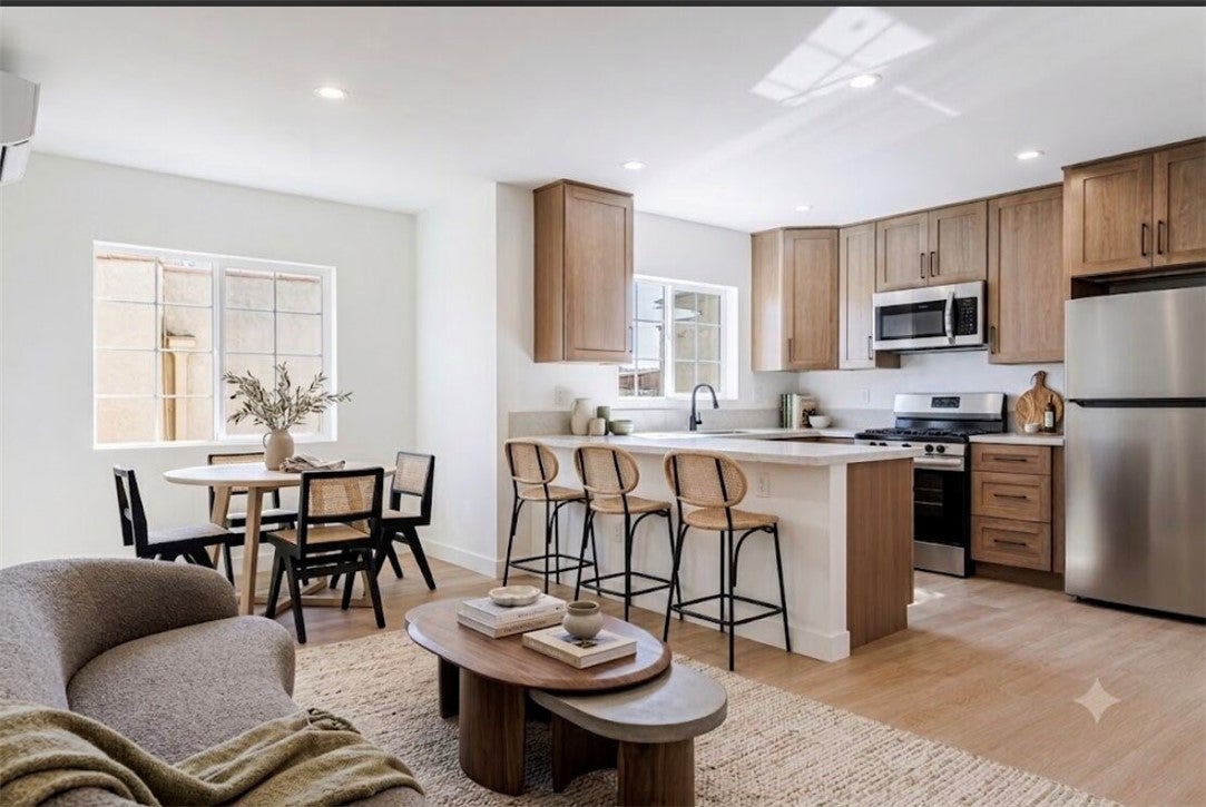 4220 W Adams