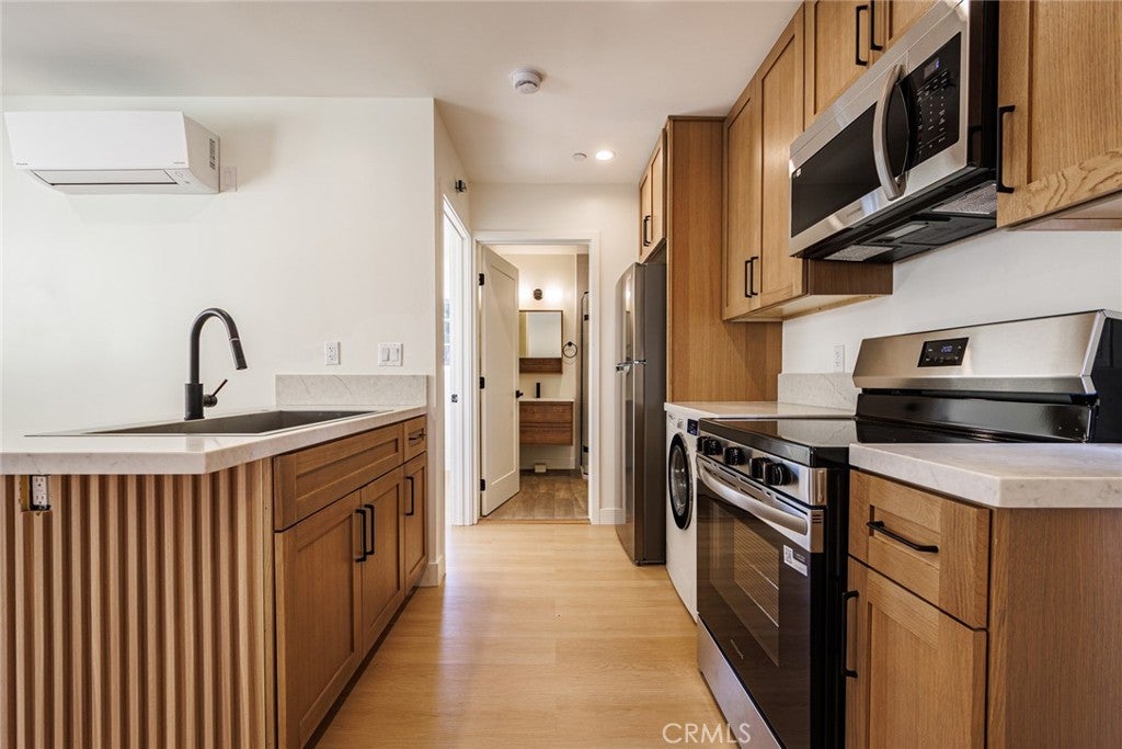 4220 W Adams