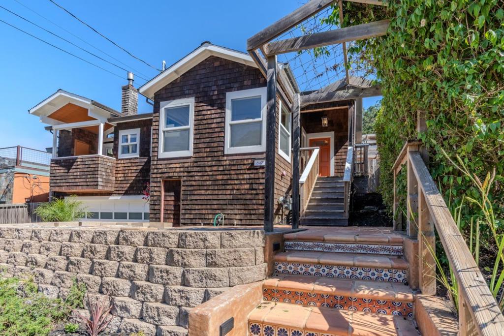 647 Canyon Drive