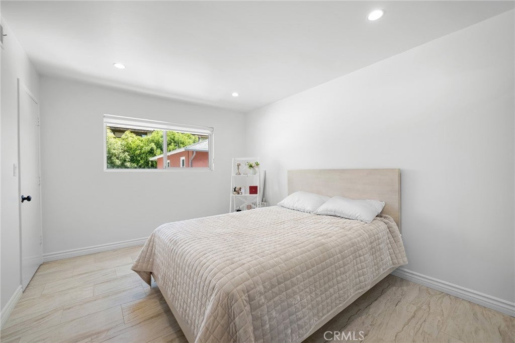 251 W Dryden Street 5