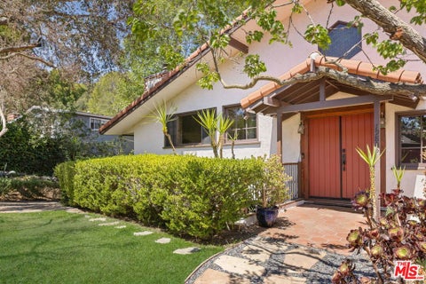 Photo of 19805 Valley View Drive, Topanga, CA 90290 (MLS # 26101908)