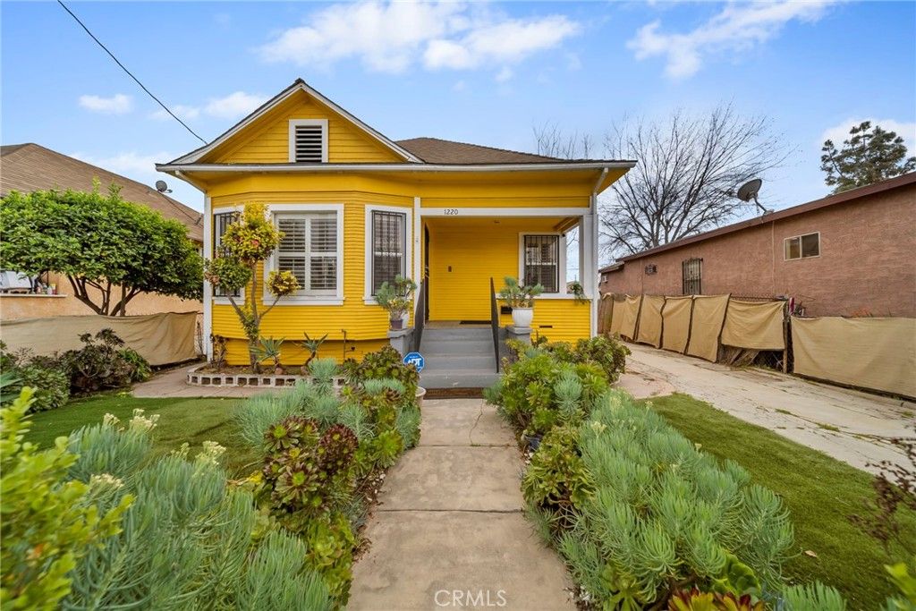 Photo of 1220 E 40th Place, Los Angeles, CA 90011 (MLS # SB26036667)