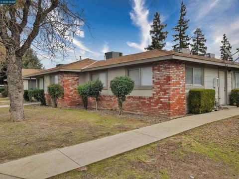 Photo of 220 220 Kingston Lane Ln, Modesto, CA 95354 (MLS # 41124597)