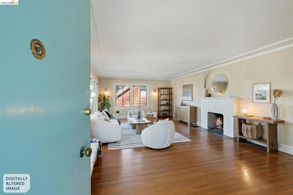 1210 1210 Everett Ave