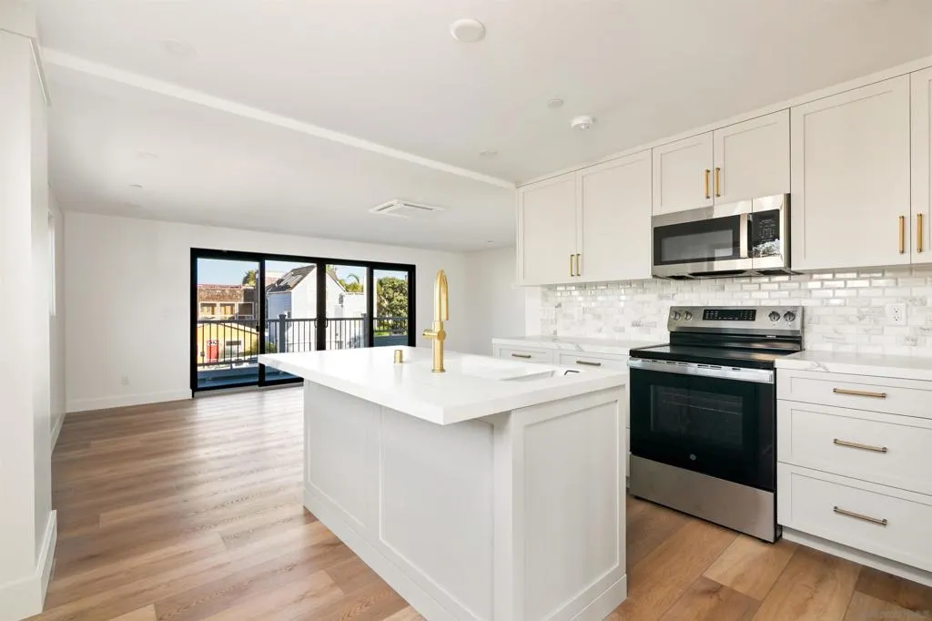 San Diego, California 92109, United States, 3 Bedrooms Bedrooms, ,3 BathroomsBathrooms,Residential,Active,224675