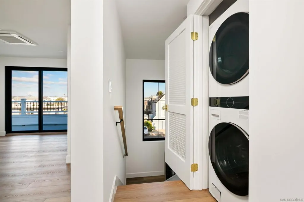 San Diego, California 92109, United States, 3 Bedrooms Bedrooms, ,3 BathroomsBathrooms,Residential,Active,224675