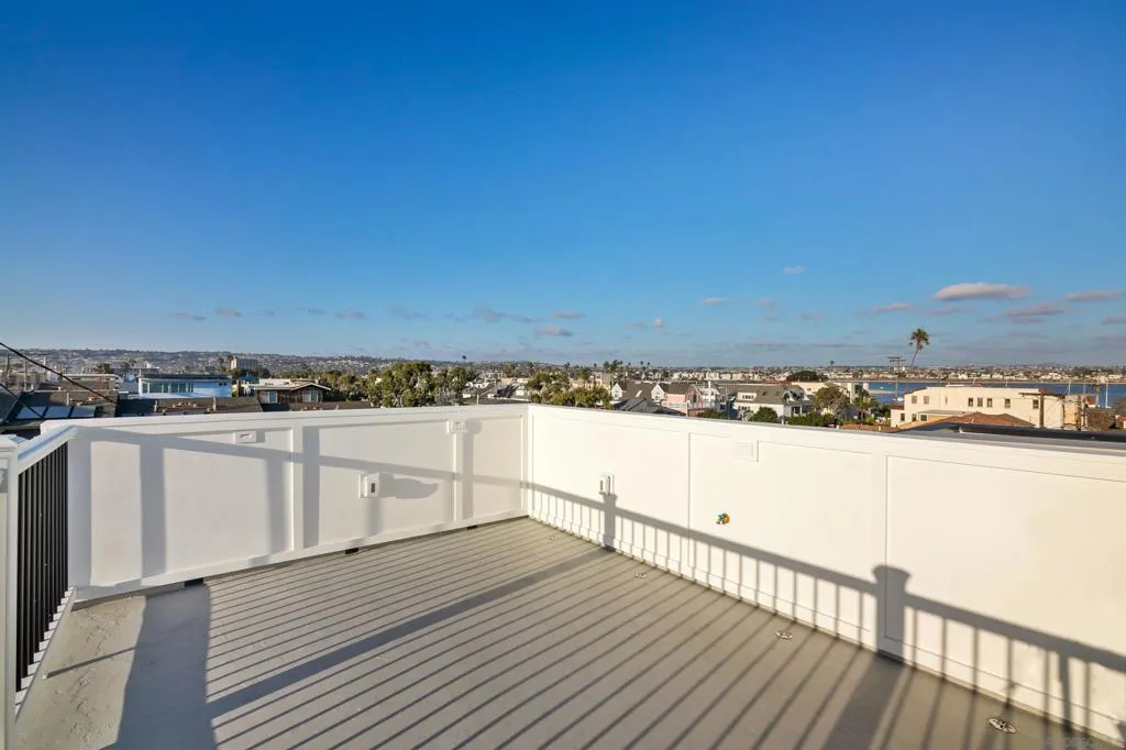 San Diego, California 92109, United States, 3 Bedrooms Bedrooms, ,3 BathroomsBathrooms,Residential,Active,224675