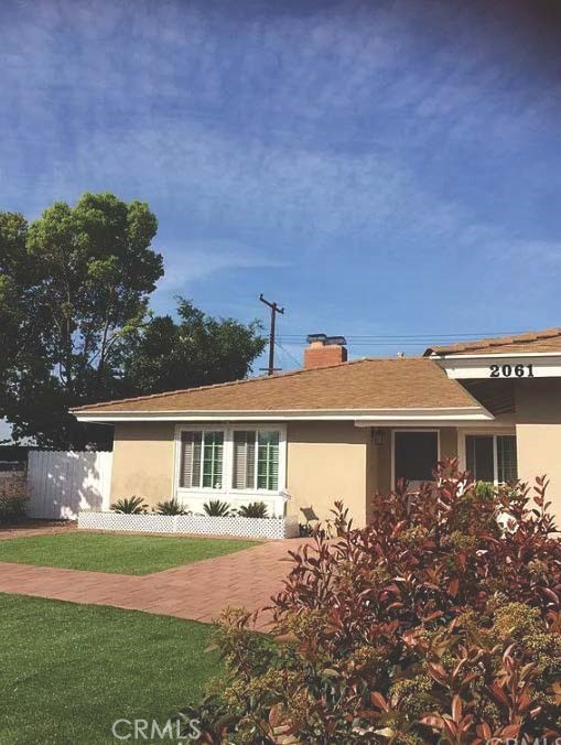 For showings, please get in touch with us at 909-569-5884 at least 24 hours in advance. High-ranking school district home, located in a safe community with an excellent environment and a spacious backyard view.