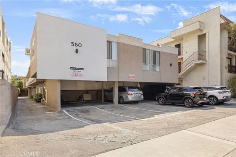 Photo of 580 W Stocker St #6, Glendale, CA 91202 (MLS # BB26068968)