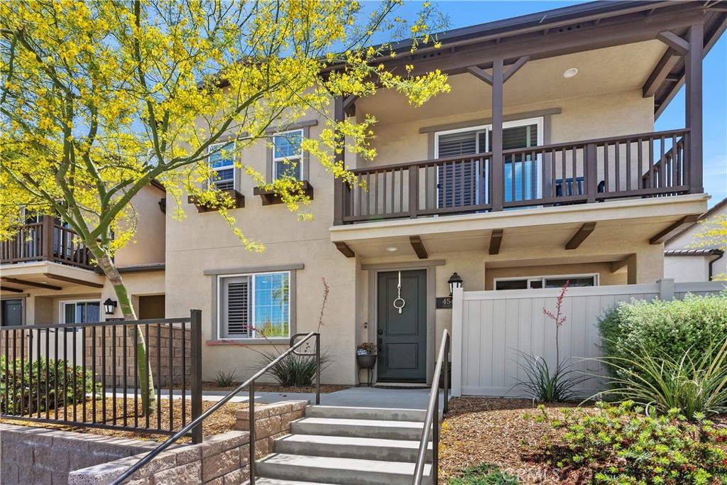Beautifully Upgraded 3BD/3BA Condo in the Heart of Temecula!
Light-filled and move-in ready, this 3-bedroom, 3-bath condo offers an open-concept layout with laminate flooring, a spacious kitchen island, custom built-ins, and upgraded bathrooms. Enjoy seamless indoor-outdoor living with a large private patio featuring stylish pavers—perfect for entertaining or relaxing. Located in a well-maintained community with HOA amenities including a pool. Conveniently close to top-rated schools, shopping, dining, and Temecula’s world-famous wineries. Don’t miss this incredible opportunity!