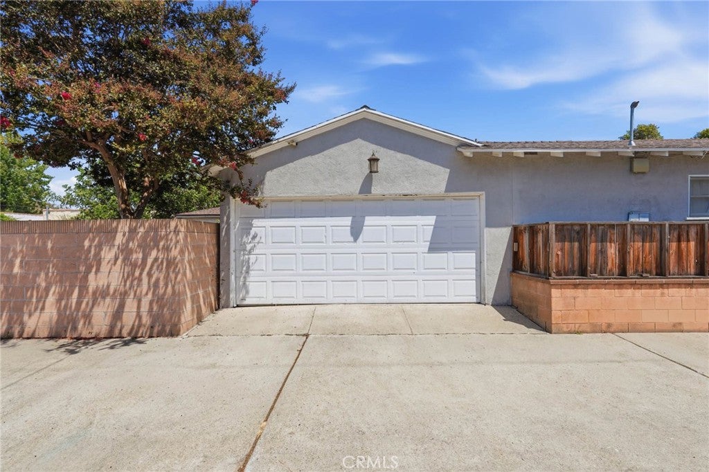 6381 Walnut