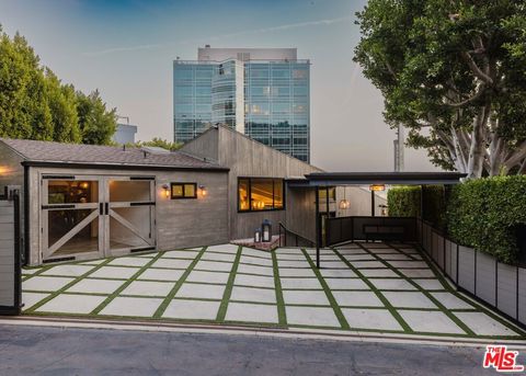 Photo of 1310 LONDONDERRY Place, Los Angeles, CA 90069 (MLS # 26858053)