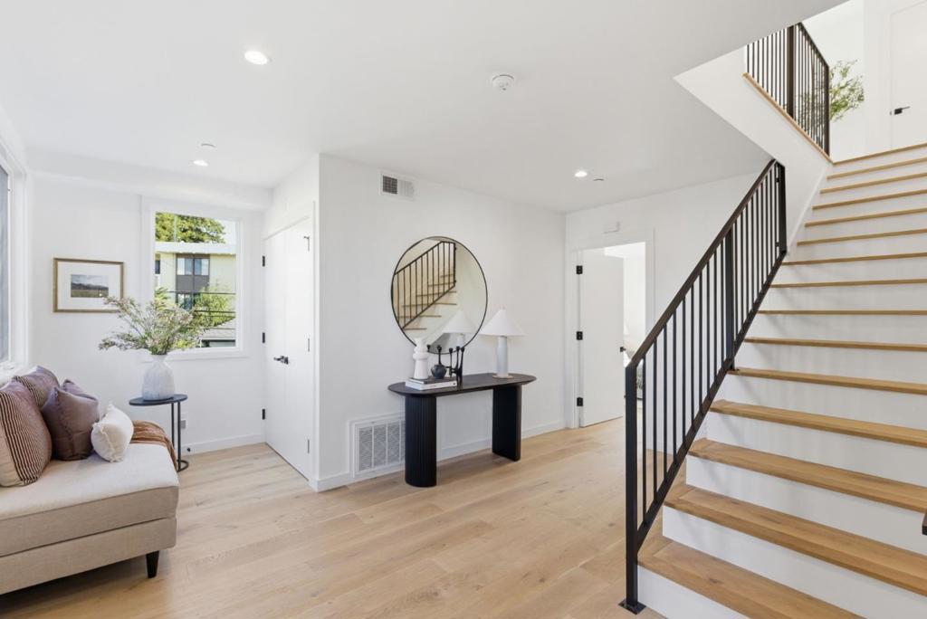 1433 Floribunda Avenue 8, Burlingame CA 94010