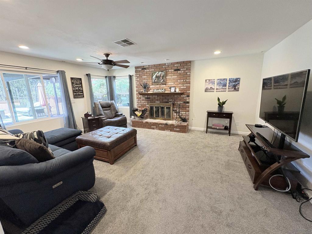 10402 Moselle St.