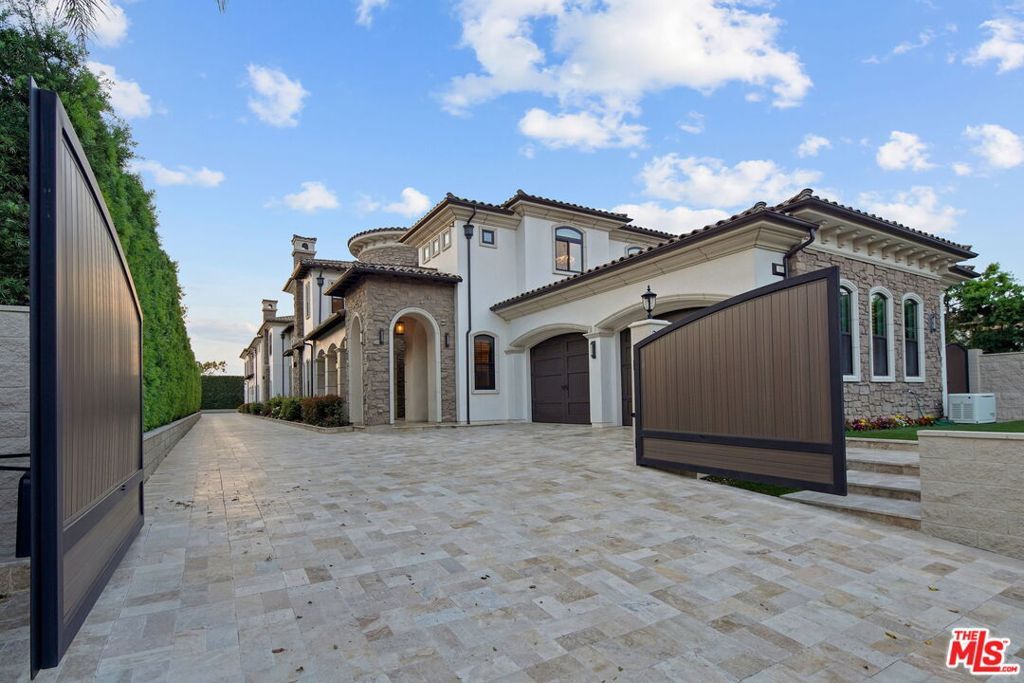 Photo of 20101 1/2 Cypress Street, Newport Beach, CA 92660 (MLS # 25629747)