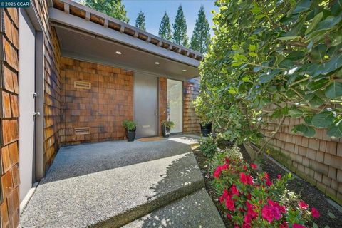 Photo of 224 The Knoll Knl, Orinda, CA 94563 (MLS # 41129828)