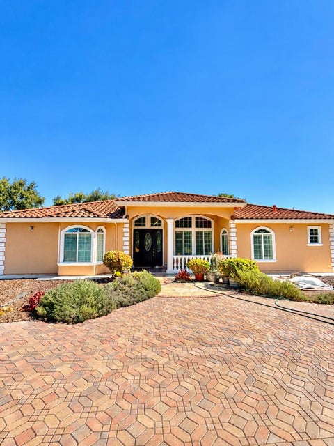 Photo of 860 W Edmundson Avenue, Morgan Hill, CA 95037 (MLS # ML82062254)