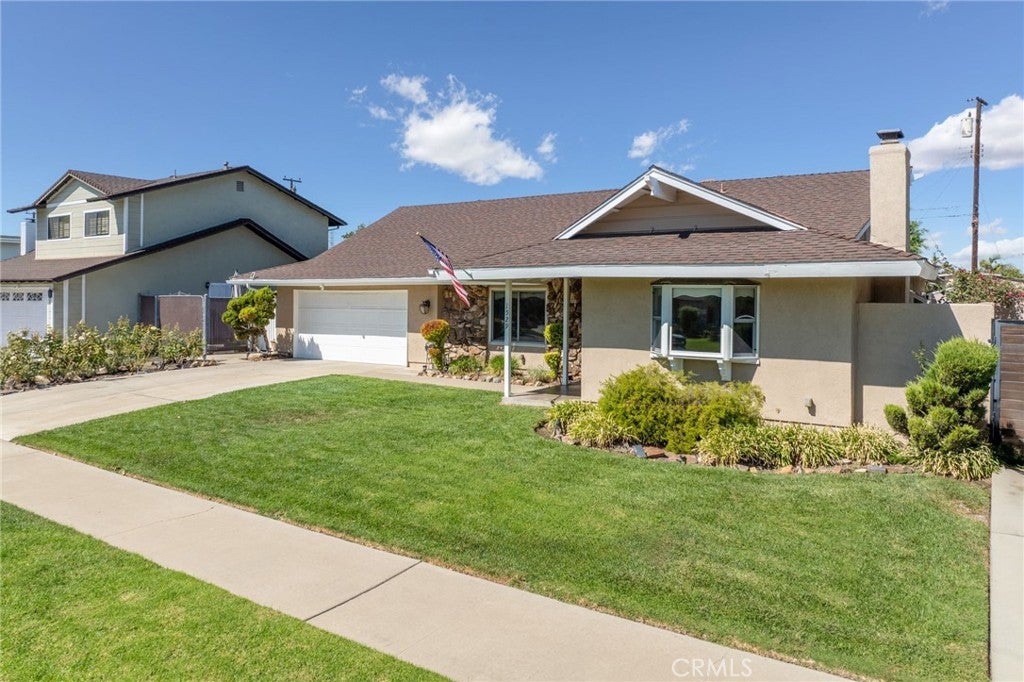 1529 E San Alto