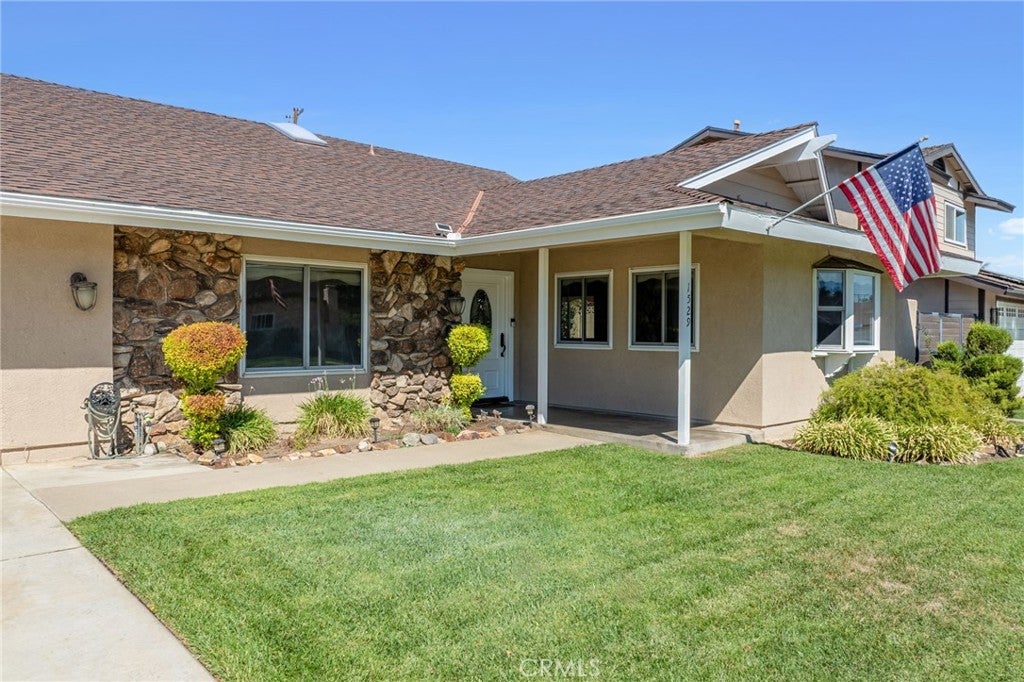 1529 E San Alto