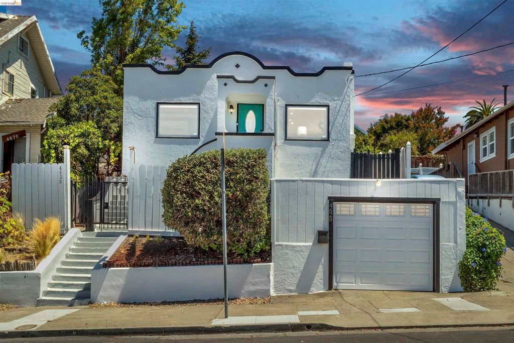 4628 Congress Ave