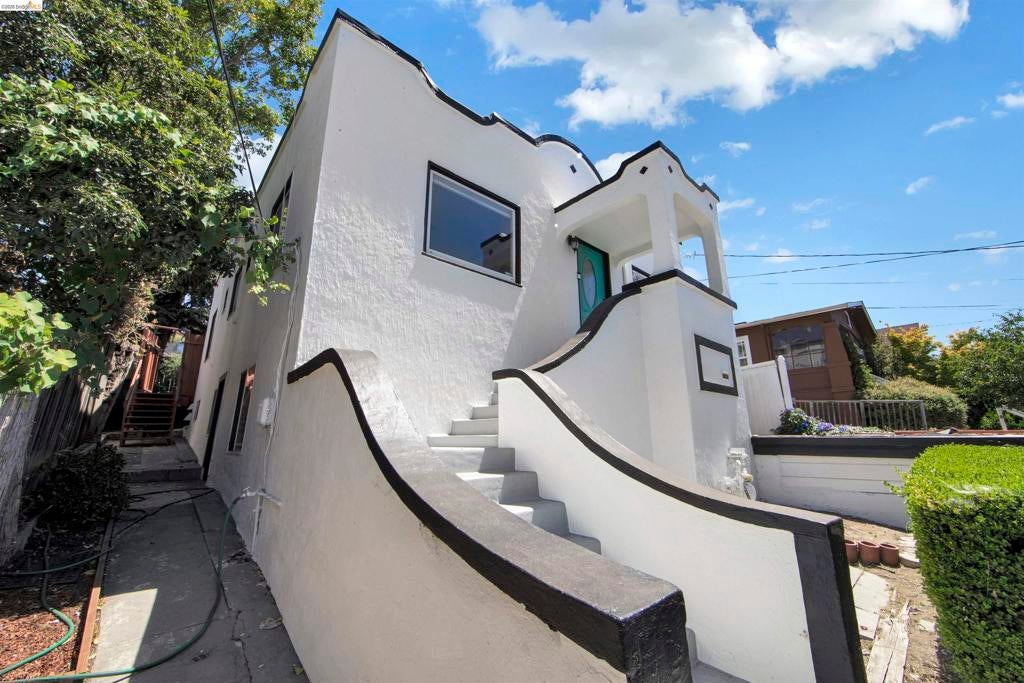 4628 Congress Ave