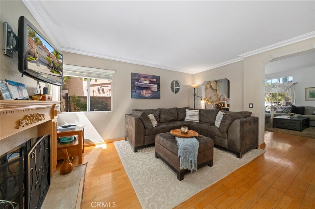 29476 Crown