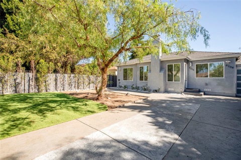 Photo of 6206 Camellia AVE, North Hollywood, CA 91606 (MLS # GD26216913)