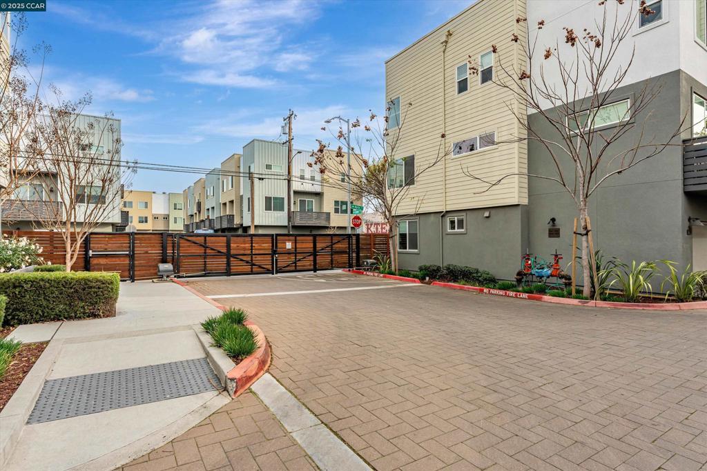 WEST OAKLAND - Residential