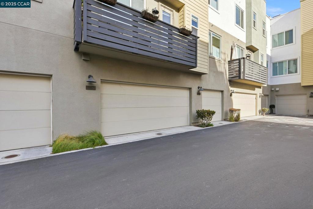 WEST OAKLAND - Residential