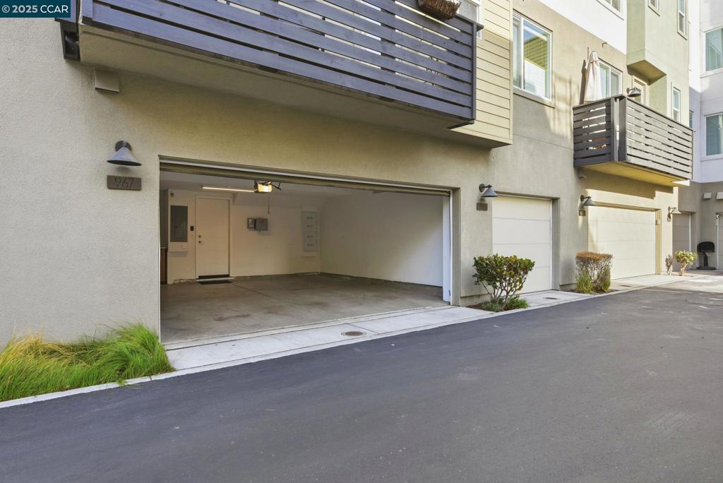 WEST OAKLAND - Residential