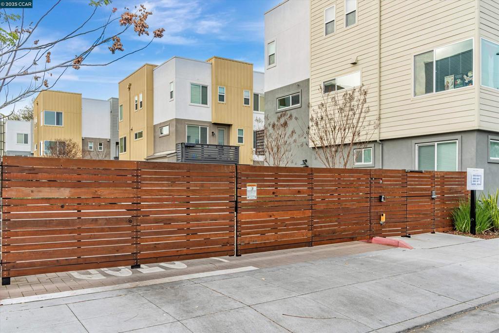 WEST OAKLAND - Residential