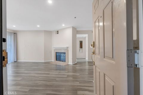 5744 Oak Bend Lane 203 Oak Park CA 91377