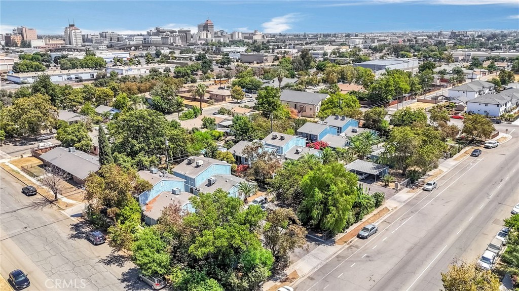 Welcome to B St. An income producing triplex in the heart of fresno. Fully rented out with long term tenants. Look no further for your next investment property. Call today to get started on, or to add to your investment portfolio. All triplexes to be sold together in package deal. Additional listings 1614 B St, 1624 B St, 1622 B St, 1120 San Joaquin St, 1636 B St.