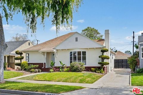 Photo of 3840 Virginia Road, Los Angeles, CA 90008 (MLS # 26665003)