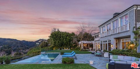 Photo of 1149 Amalfi Drive, Pacific Palisades, CA 90272 (MLS # 25496765)