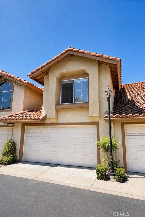 Photo of 19 Vista Colinas, Rancho Santa Margarita, CA 92688 (MLS # OC26105606)