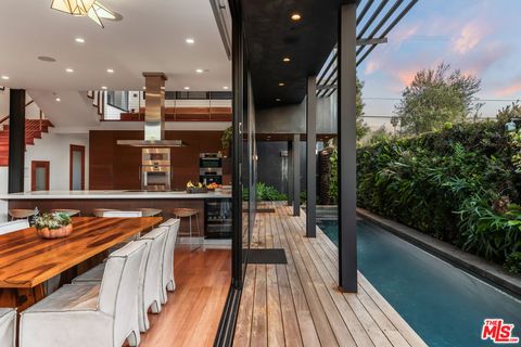 637 Olive Avenue Venice CA 90291