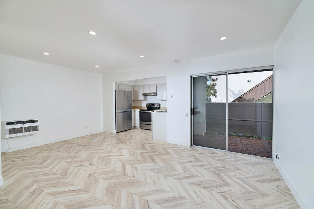 8015 Caminito De Pizza E