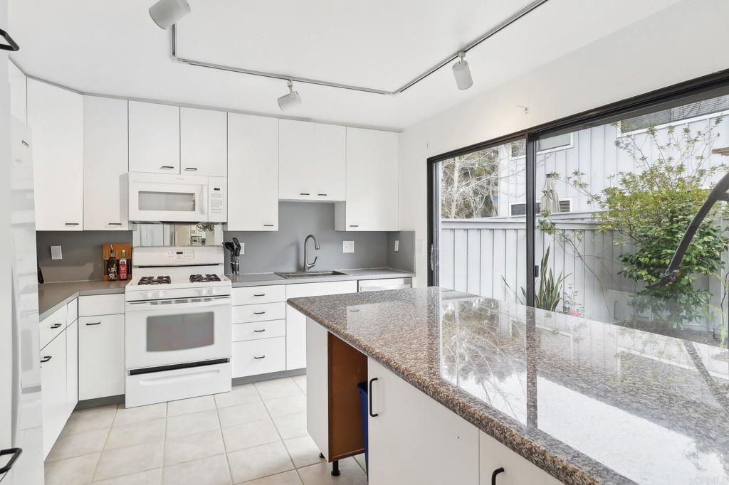 3206 Caminito Ameca