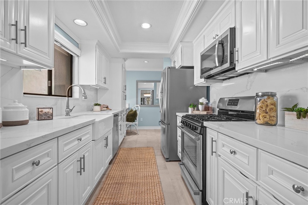 2357 Palos Verdes Drive W 3