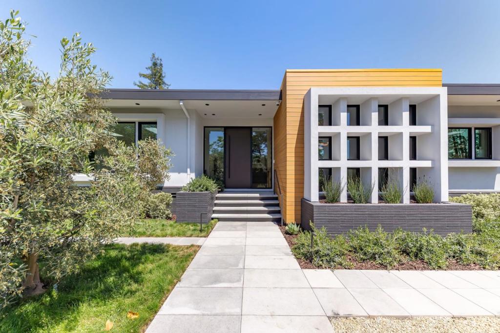 695 Fairway Circle