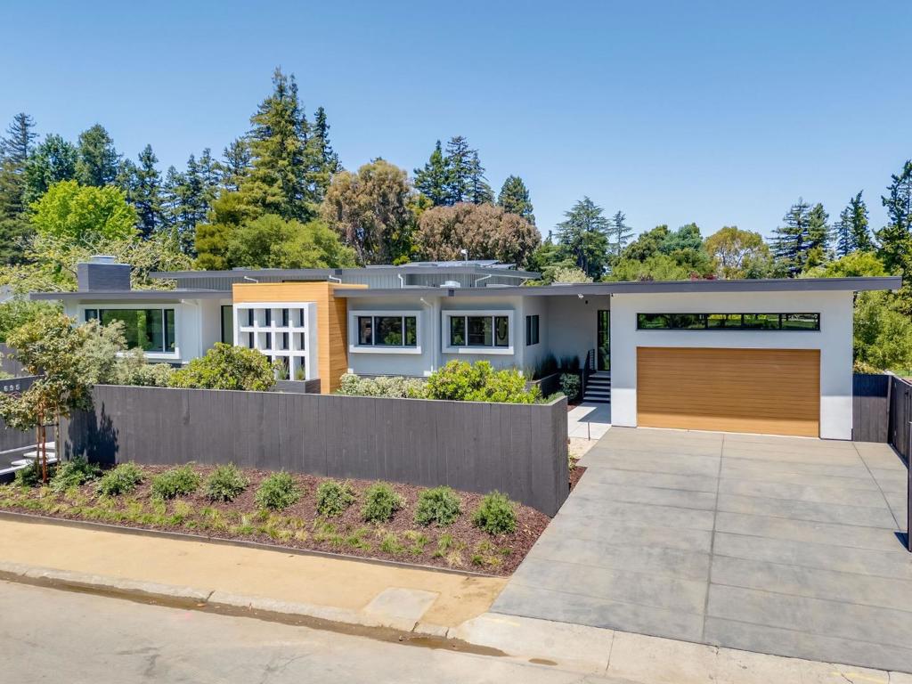 695 Fairway Circle