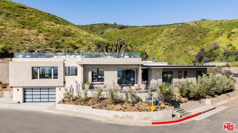 Photo of 1205 Las Lomas Place, Pacific Palisades, CA 90272 (MLS # 26664471)