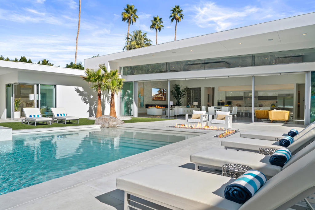 718 Las Palmas Estates Drive