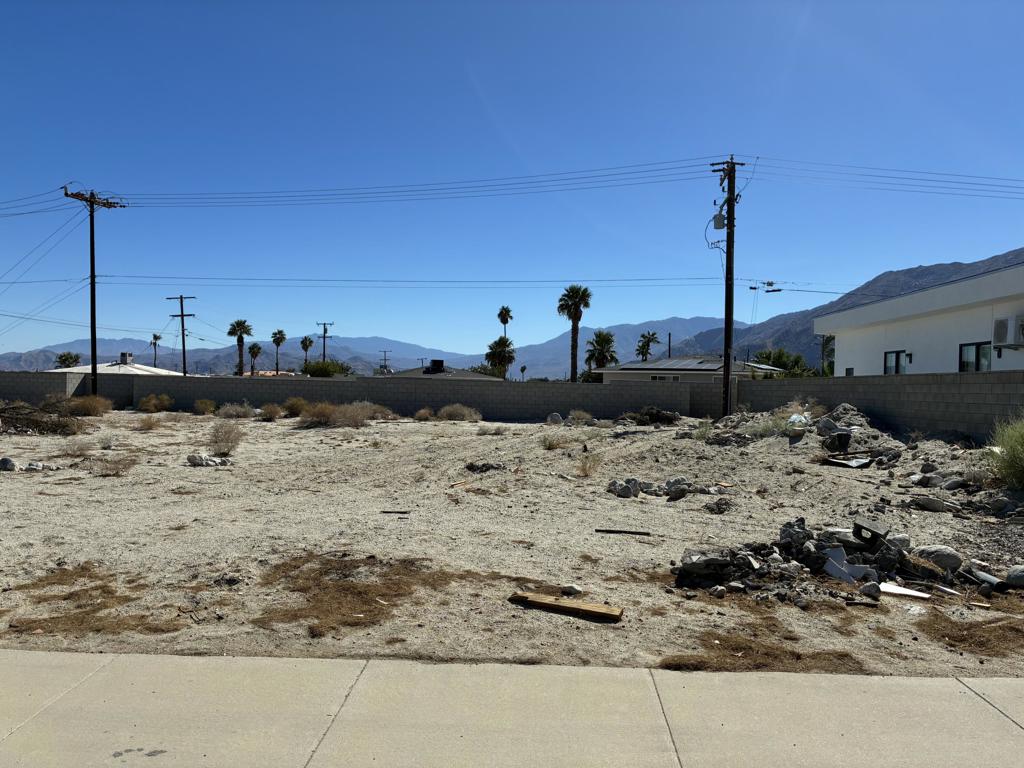 Desert Highland Gateway - Land