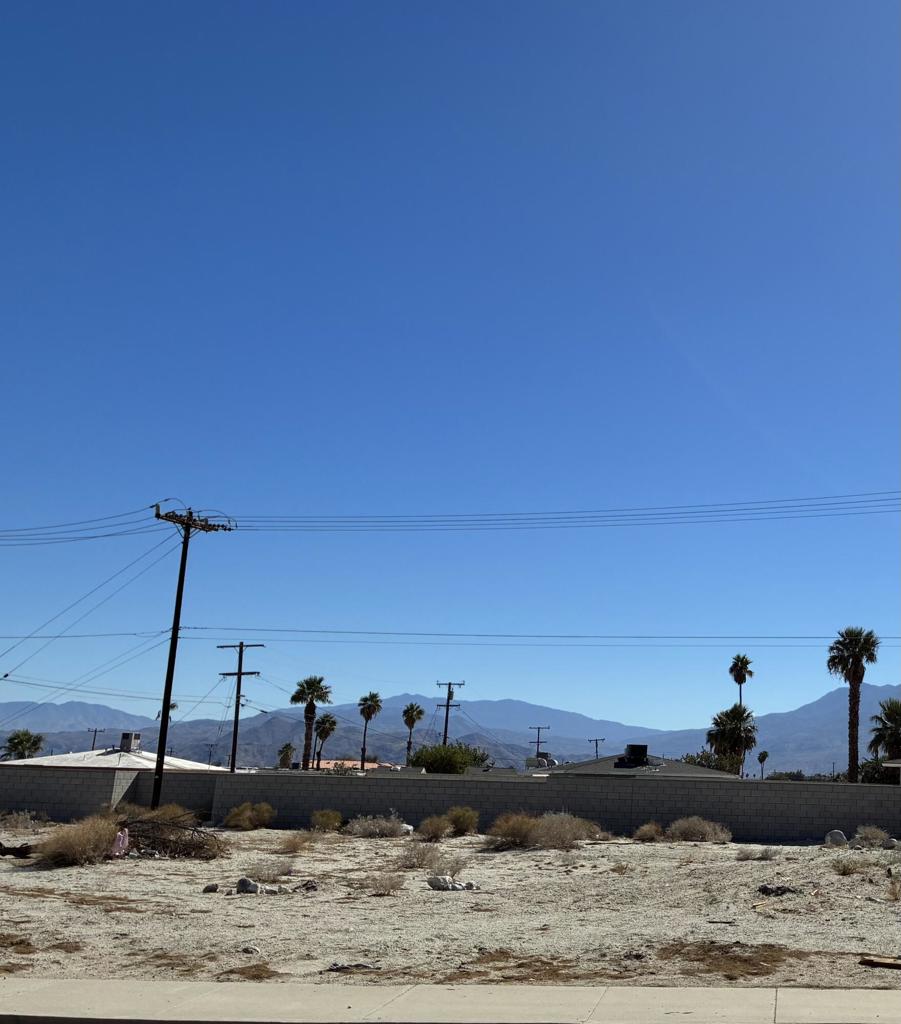 Desert Highland Gateway - Land