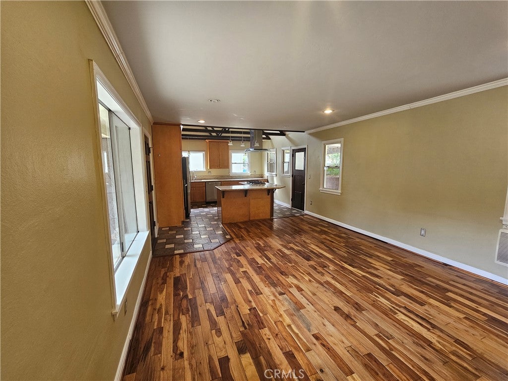 4966 N Maywood
